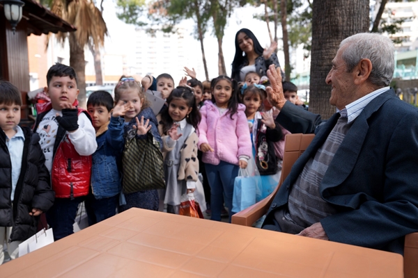 MİNİKLERDEN YAŞLILAR HAFTASI’NA ANLAMLI ZİYARET