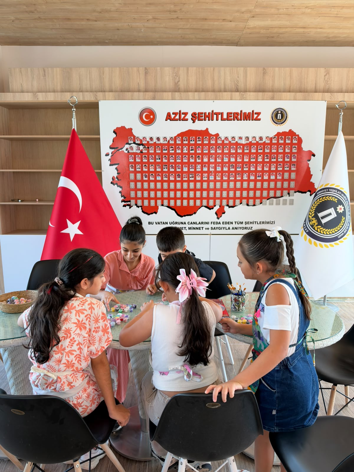 EMŞAV ADANA’DA ŞEHİT VE GAZİ AİLELERİYLE SANATLA DOLU BİR GÜN
