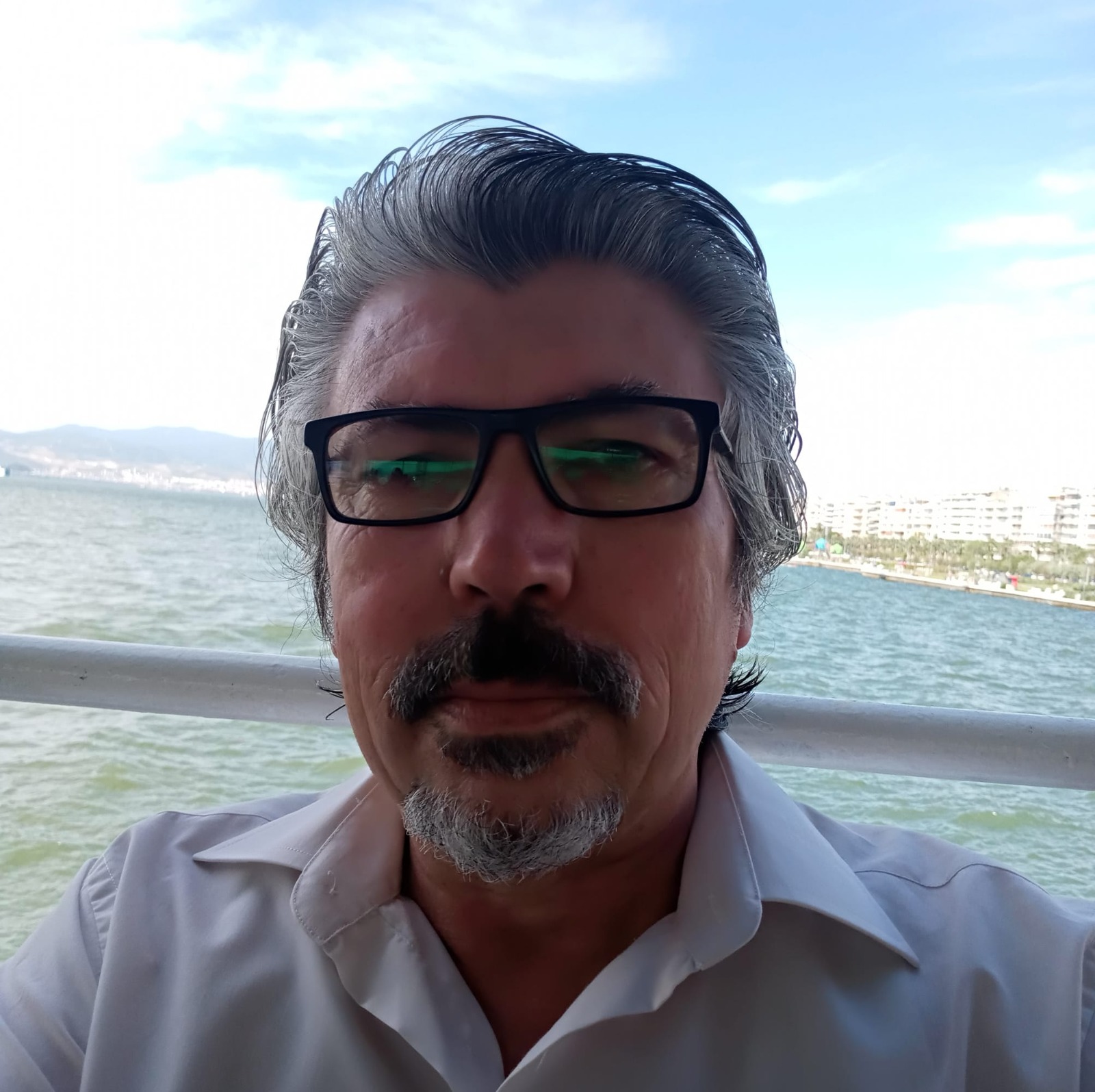Biliyorsan Konuş İbret Alsınlar, Bilmiyorsan Sus Adam Sansınlar